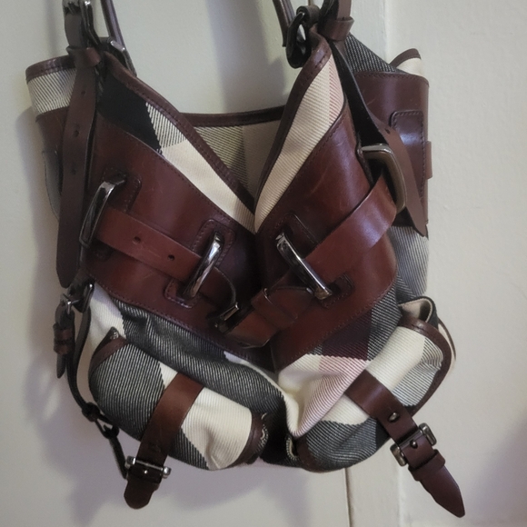 Burberry purse - Picture 15 of 17